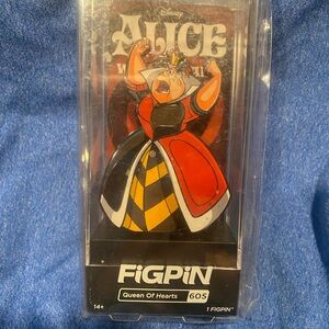FiGPiN Classic: Alice In Wonderland Queen Of Hearts # 604 Disney Pin